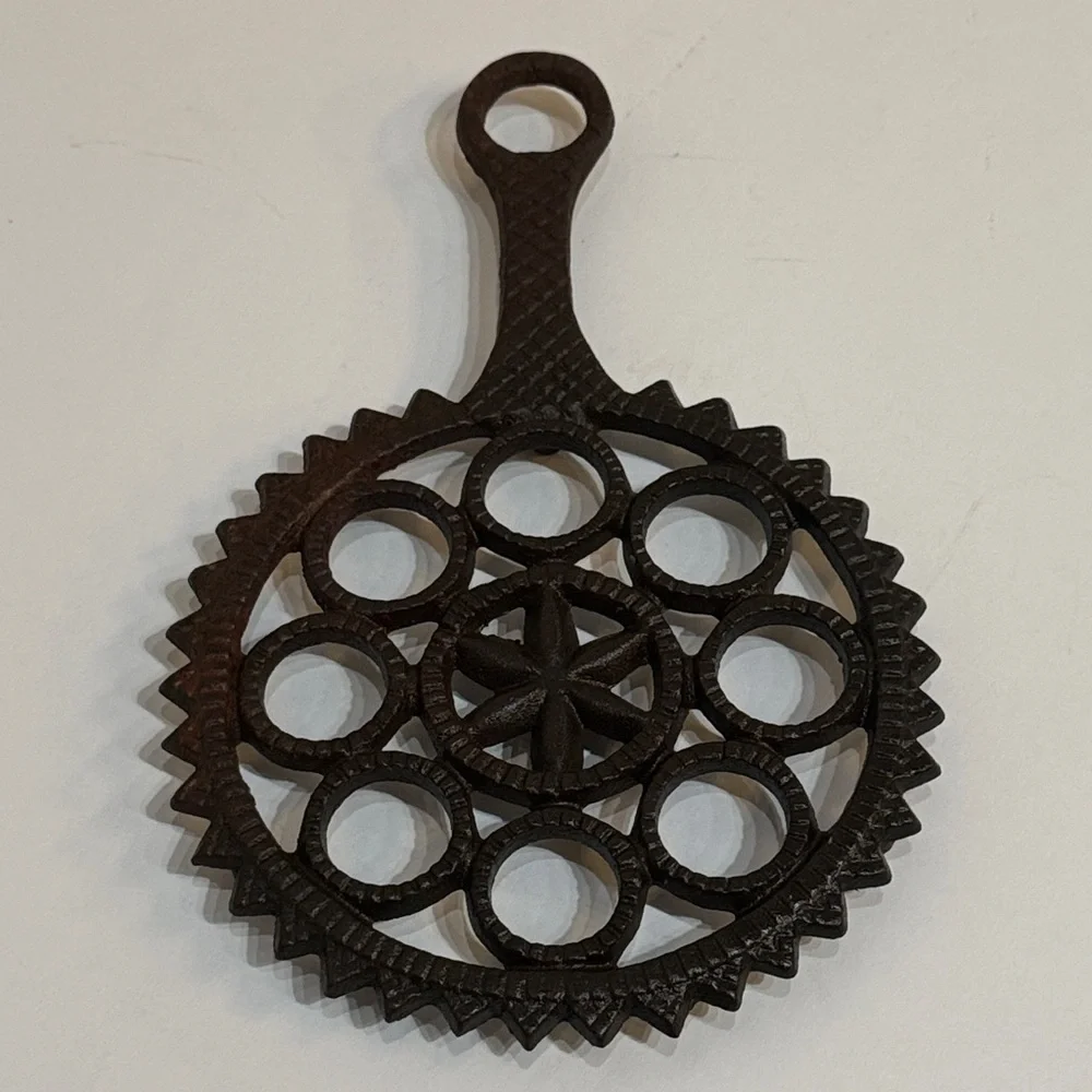 Vtg Black Cast Iron Trivet Star with Handle Footed Western Rustic Farmhouse
